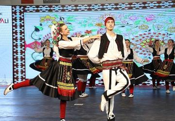 İnegöl'de Kültür Sofrası Kuruldu: 10 Ülkenin Temsilcileri Aynı Masada Buluştu