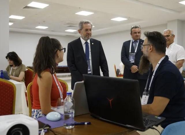 Ankara Üniversitesi Gelecek Vizyonunu Şekillendiriyor Ankara Üniversitesi Gelecek Vizyonunu Şekillendiriyor