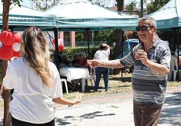 Huzurevi sakinlerinin piknik keyfi