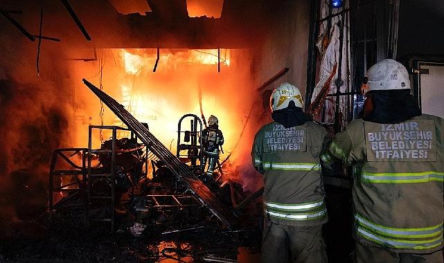 Kemalpaşa'da sanayi sitesinde çıkan yangın kontrol altına alındı Kemalpaşa'da sanayi sitesinde çıkan yangın kontrol altına alındı