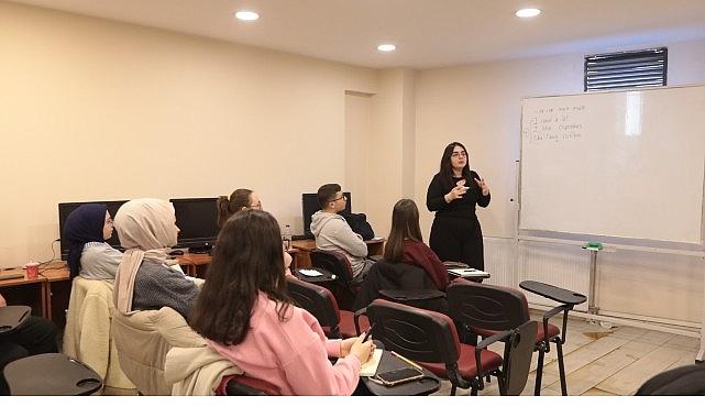 İBB Gençlik Ofisleri'nde Yeni Dönem Eğitimleri Başlıyor İBB Gençlik Ofisleri'nde Yeni Dönem Eğitimleri Başlıyor