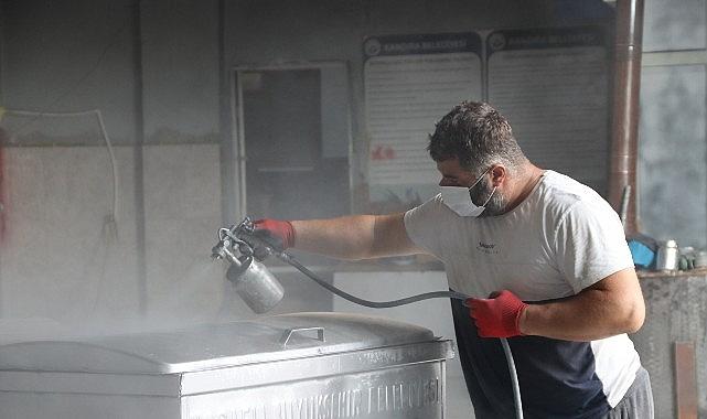 Kandıra Belediyesi, Çöp Konteynerlerini Tamir Ederek Tasarruf Sağlıyor Kandıra Belediyesi, Çöp Konteynerlerini Tamir Ederek Tasarruf Sağlıyor