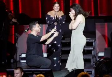 Sibel Can Konserinde Sahneye Duygusal Evlenme Teklifi