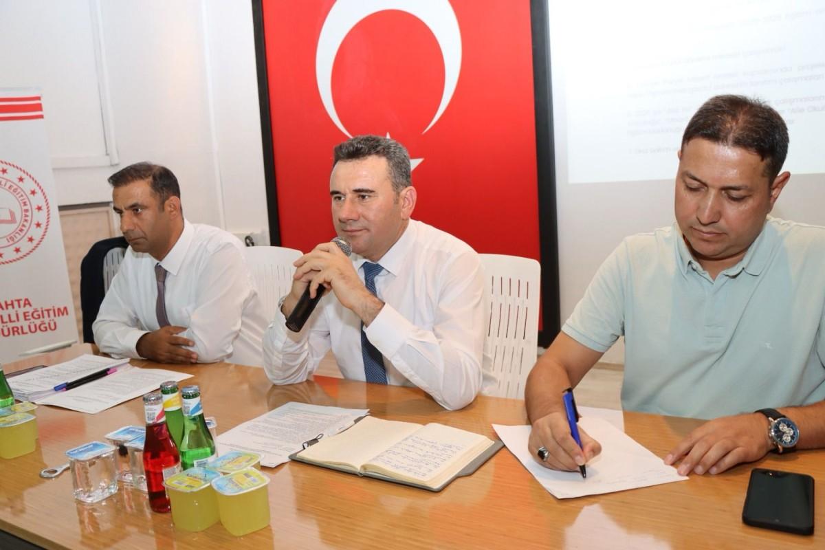 Kahta’da sene başı okul müdürleri toplantısı gerçekleştirildi Kahta’da sene başı okul müdürleri toplantısı gerçekleştirildi