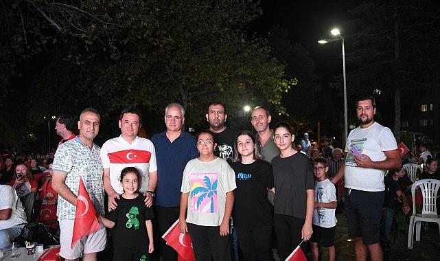 Osmangazi Belediyesi milli heyecanı meydanlara taşıdı Osmangazi Belediyesi milli heyecanı meydanlara taşıdı