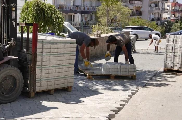 Ayvalık’ta Yol ve Kaldırımlar Yenileniyor Ayvalık’ta Yol ve Kaldırımlar Yenileniyor