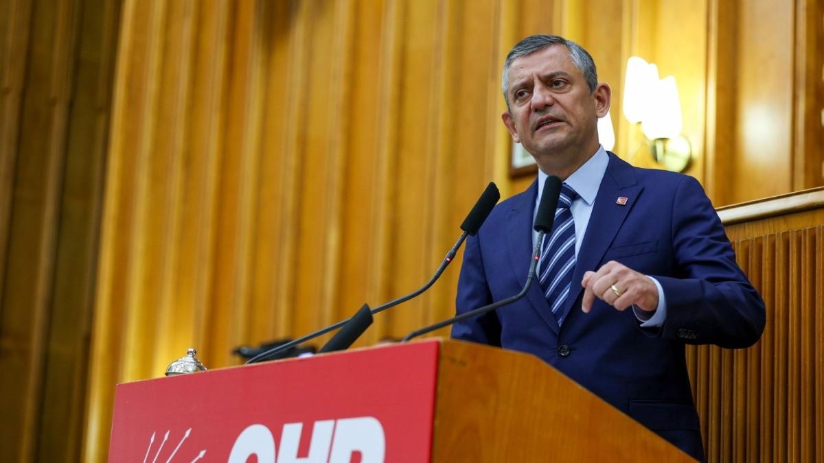 Özgür Özel: 'AK Parti, Cumhuriyet’in ilanına kanlı darbe diyen bir alçağı sahiplenmektedir' Özgür Özel: 'AK Parti, Cumhuriyet’in ilanına kanlı darbe diyen bir alçağı sahiplenmektedir'