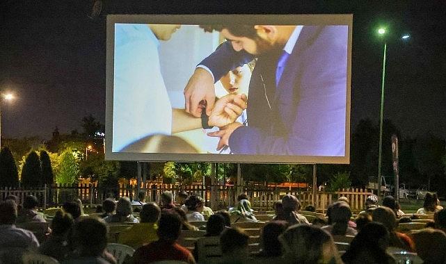 Kartepe'de Açık Hava Sinema Geceleri Yoğun İlgi Görüyor