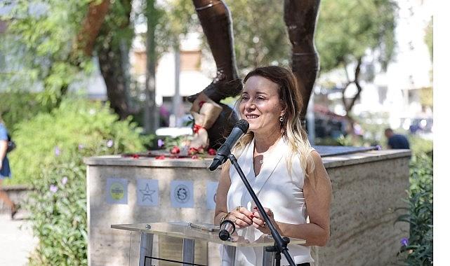 Taçsız Kral Konak'taki heykeli önünde anıldı