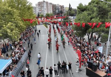 Balıkesir’de Kurtuluş Kutlamaları Renkli Görüntülere Sahne Oldu