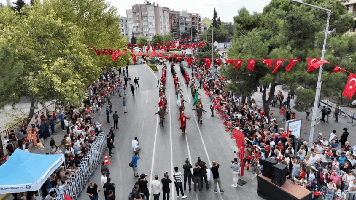 Balıkesir’de Kurtuluş Kutlamaları Renkli Görüntülere Sahne Oldu Balıkesir’de Kurtuluş Kutlamaları Renkli Görüntülere Sahne Oldu