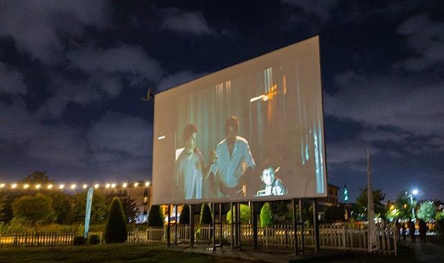 Kartepe'de Yaz Akşamlarına Sinema Keyfi