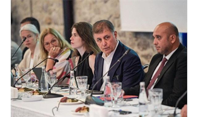 Tugay: Elimizin altında olan hazineleri görmeliyiz