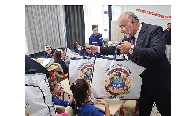 Canik Belediyesi'nden Çanta ve Kırtasiye Desteği
