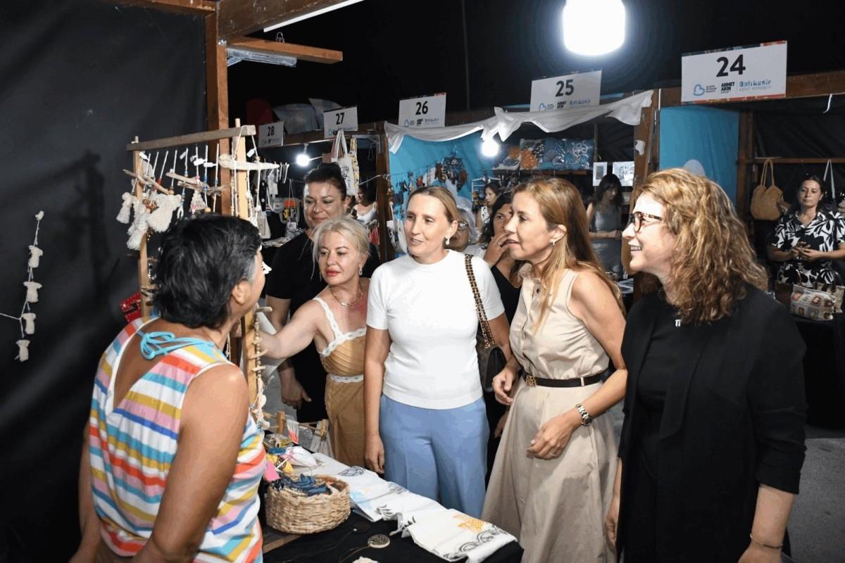 Ayvalık’ta Kadın Emeği Çarşısı’na Büyük İlgi