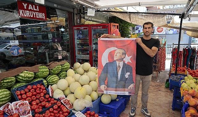 Konak Belediyesi'nden esnafa 30 Ağustos hediyesi Konak Belediyesi'nden esnafa 30 Ağustos hediyesi