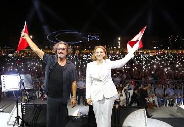 Meydanda 'Zafer' coşkusu