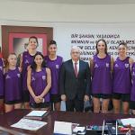Aslan Yol Burhaniye Belediyespor Kadın Basketbol Takımından Başkan Deveciler'e Ziyaret