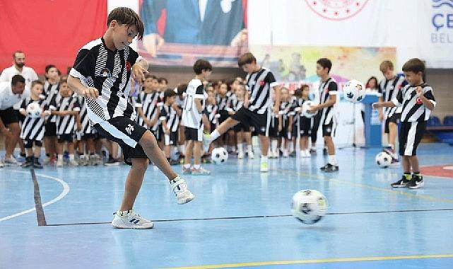 Çeşme Belediyesi Yaz Spor Okulu'nda sertifika coşkusu Çeşme Belediyesi Yaz Spor Okulu'nda sertifika coşkusu