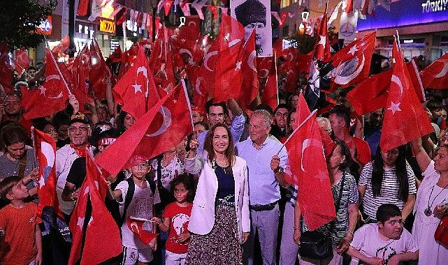 Yılmaz Özdil ve Korcan Karar Karşıyaka'da! Yılmaz Özdil ve Korcan Karar Karşıyaka'da!