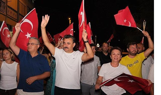 Dikili ve Çandarlı'da Kurtuluş Coşkusu Dikili ve Çandarlı'da Kurtuluş Coşkusu
