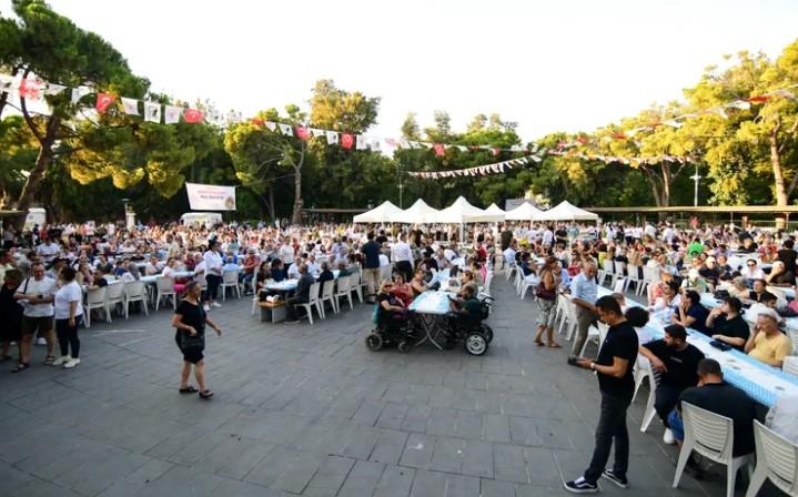 Bornova’da Dayanışma Ruhu Yükseliyor Bornova’da Dayanışma Ruhu Yükseliyor
