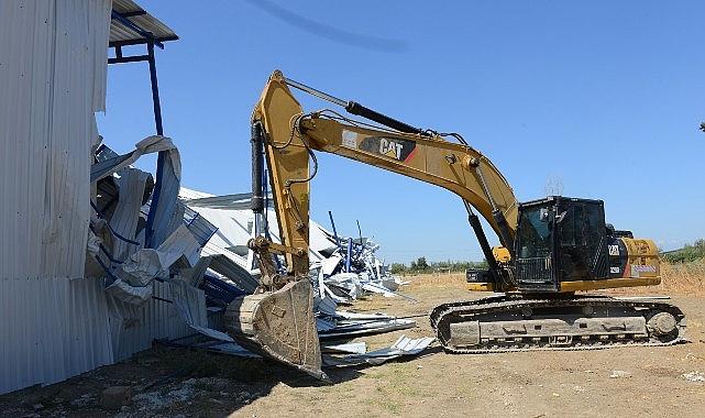Akçalar'da 2 kaçak yapı yıkıldı