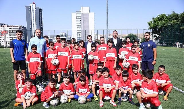 Futbol Yaz Spor Okulu'nda İlk Antrenman Heyecanı Futbol Yaz Spor Okulu'nda İlk Antrenman Heyecanı
