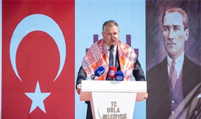 Urla'nın geleneksel bağbozumu şenliği renkli görüntülerle başladı