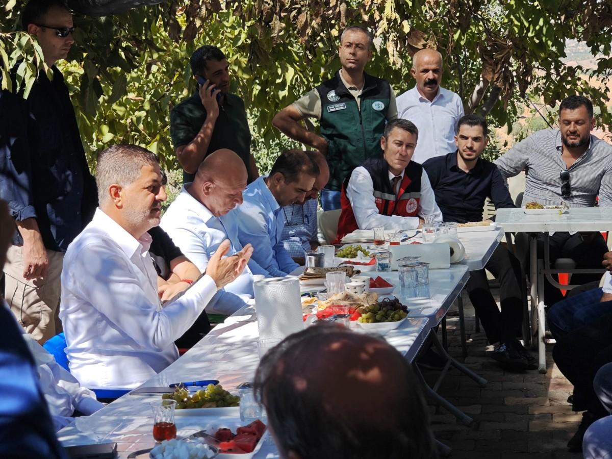 Milletvekili İshak Şan, Kahta’nın köylerinde halkla bir araya geldi - Videolu Haber Milletvekili İshak Şan, Kahta’nın köylerinde halkla bir araya geldi - Videolu Haber