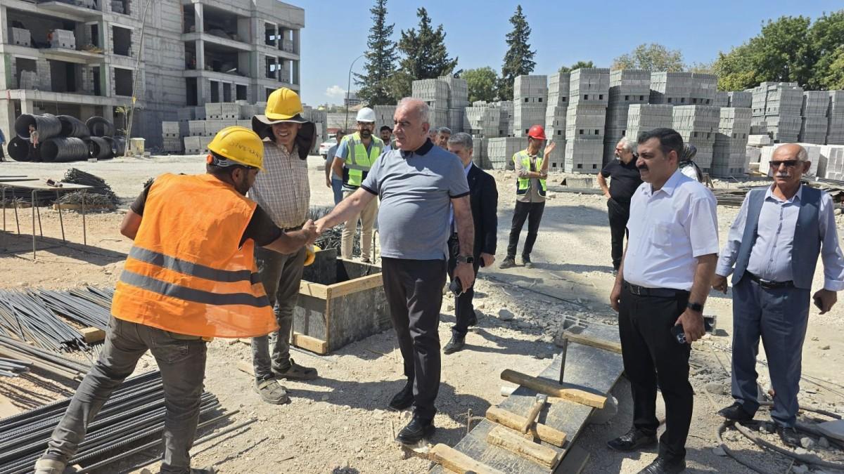Milletvekili Özhan, Besni’de yatırımları sahada inceledi: ‘Vatandaşımızı dinliyor, çözüm üretiyoruz, hayata geçiriyoruz’ Milletvekili Özhan, Besni’de yatırımları sahada inceledi: ‘Vatandaşımızı dinliyor, çözüm üretiyoruz, hayata geçiriyoruz’