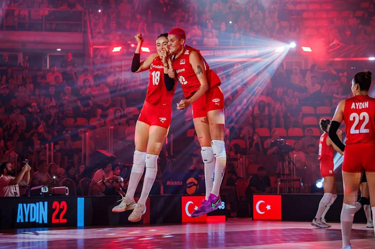 Filenin Sultanları Tarih Yazmayı Sürdürüyor! Filenin Sultanları Tarih Yazmayı Sürdürüyor!