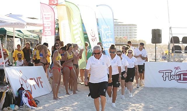 Uluslararası plaj voleybolunun kalbi Çeşme'de attı Uluslararası plaj voleybolunun kalbi Çeşme'de attı