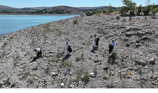 Altınapa Baraj Gölü Çevresinde Temizlik Çalışması Yaptı
