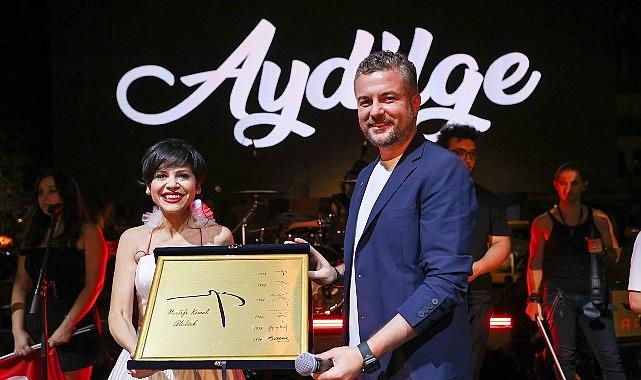 Buca'da Zafer Bayramı coşkusu Aydilge konseri ile taçlandı Buca'da Zafer Bayramı coşkusu Aydilge konseri ile taçlandı
