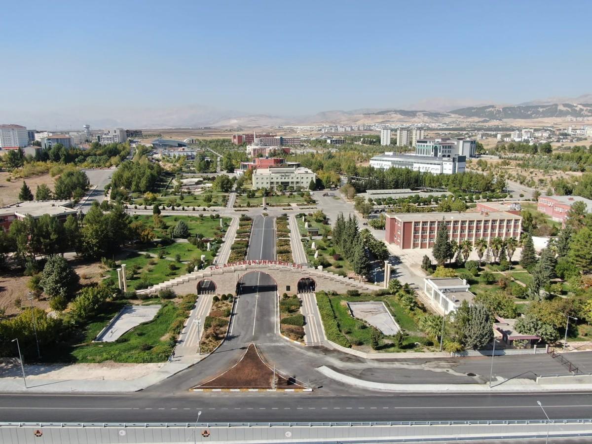 Adıyaman Üniversitesi ‘Bilimle Yüksel, Geleceğe Yön Ver’ Sloganı ile Öğrencilerini Bekliyor Adıyaman Üniversitesi ‘Bilimle Yüksel, Geleceğe Yön Ver’ Sloganı ile Öğrencilerini Bekliyor