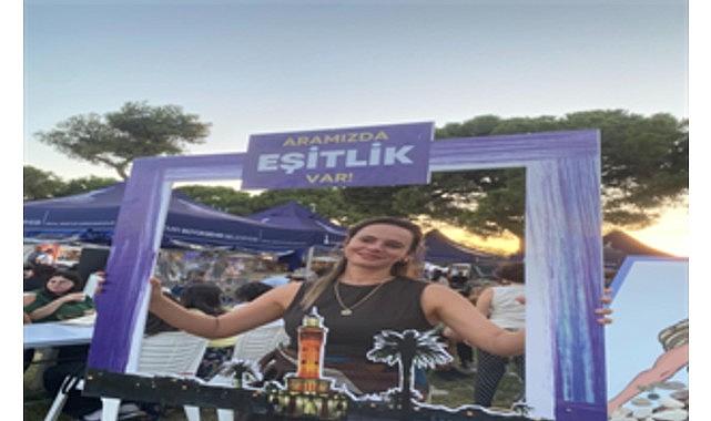 Çocuklar, gençler ve kadınlar İEF'nin tadını çıkarıyor Çocuklar, gençler ve kadınlar İEF'nin tadını çıkarıyor