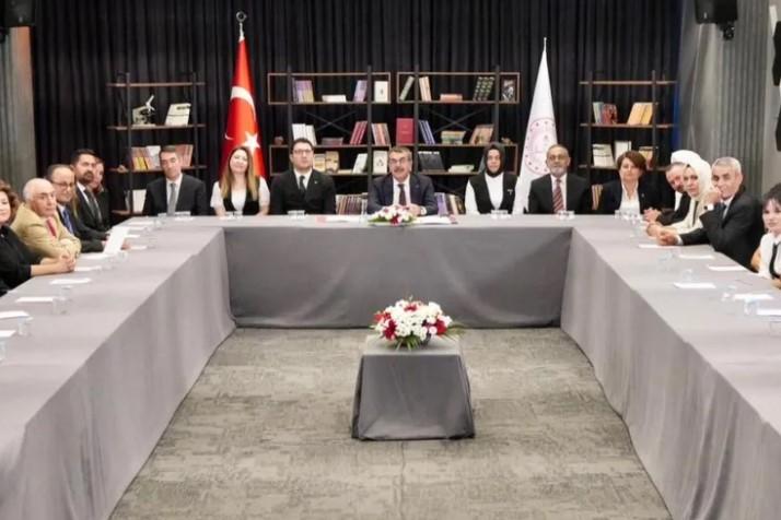 Bakan Tekin’den Yeni Eğitim Projeleri ve Yapay Zekâ Uygulamaları Bakan Tekin’den Yeni Eğitim Projeleri ve Yapay Zekâ Uygulamaları