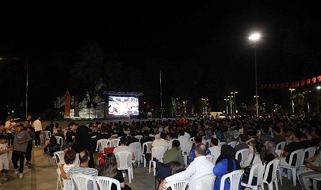 12 Dev Adama İnegöl'den Tam Destek 12 Dev Adama İnegöl'den Tam Destek
