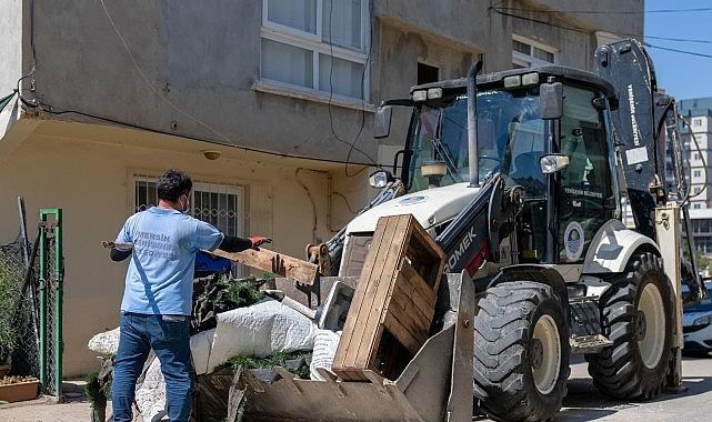 Yenişehir Belediyesi “çöp ev" niteliğindeki meskenden bir kamyon çöp çıkardı