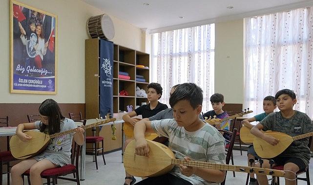 Başkan Çerçioğlu'ndan Gençlere Kültürel Destek: Yaz Kurslarıyla Bağlama Öğreniyorlar