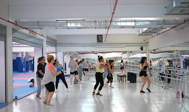 Bayraklı'da 3 Bin 500 kişi yaz spor okullarında buluştu Bayraklı'da 3 Bin 500 kişi yaz spor okullarında buluştu