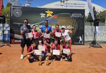 Büyükşehir Tenis Takımı Coşkuyla Kazandı