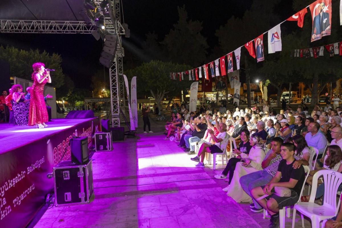 Mersinliler Yaz Boyunca Büyükşehir’in Sanat Etkinlikleriyle Dolu Günler Geçirdi Mersinliler Yaz Boyunca Büyükşehir’in Sanat Etkinlikleriyle Dolu Günler Geçirdi