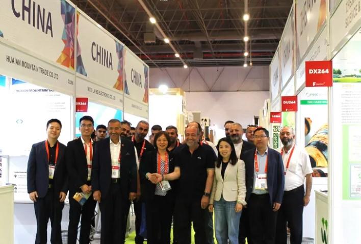 Bursalı Marketçilerden İstanbul’da İşbirliği Atağı Bursalı Marketçilerden İstanbul’da İşbirliği Atağı