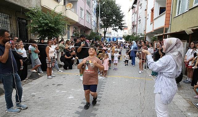 Küçükçekmece'de Binlerce Çocuk 'Sokakta Oyun Var' ile Yaz Tatilinin Tadını Çıkarttı Küçükçekmece'de Binlerce Çocuk 'Sokakta Oyun Var' ile Yaz Tatilinin Tadını Çıkarttı