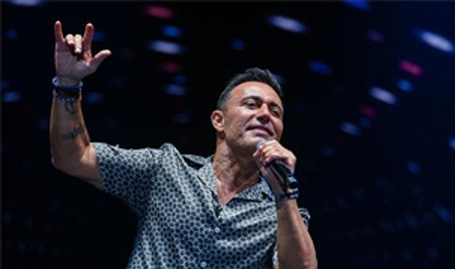 Çim Konserleri'nde Mustafa Sandal coşkusu Çim Konserleri'nde Mustafa Sandal coşkusu