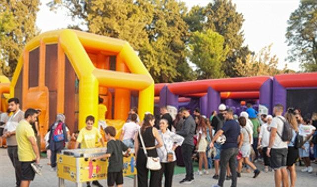 Çocuklar fuarda çok mutlu Çocuklar fuarda çok mutlu