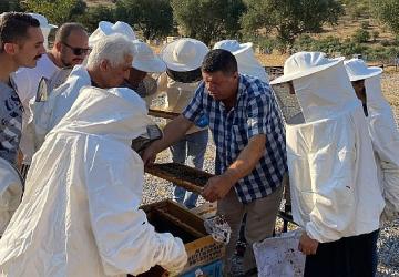 Büyükşehir'den Arıcılara Uygulamalı Eğitim Desteği