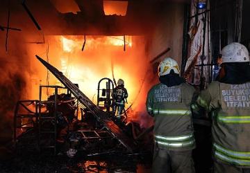 İzmir İtfaiyesi 8 ayda 11 bin 564 yangına müdahale etti